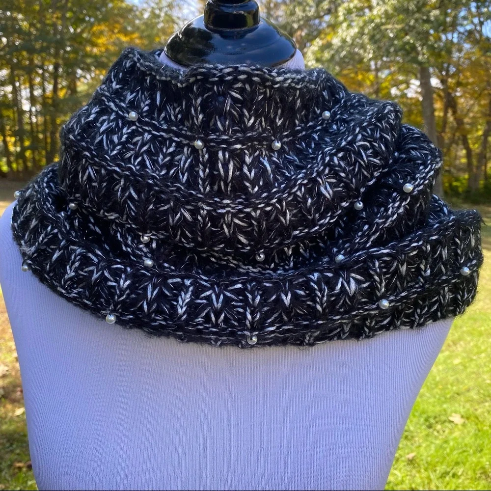 BETSEY JOHNSON SCARF WRAP NECK SHOULDER COVER ACCESSORY BLACK SILVER PEARL BEADS